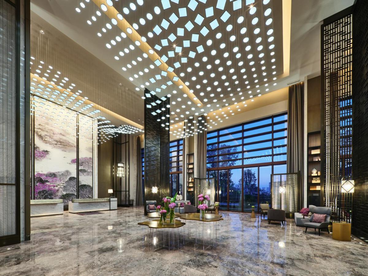 Crowne Plaza Wuxi Lake View, an IHG - Housity