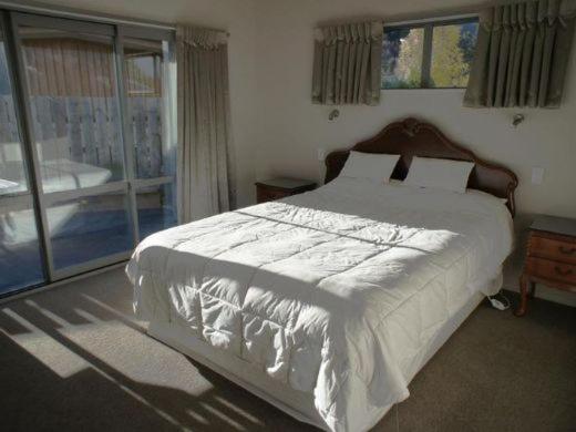 6 Grantham Drive - Housity