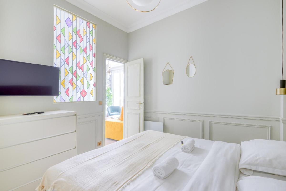 Stylish 2bd House in Central Paris by GuestReady - Housity