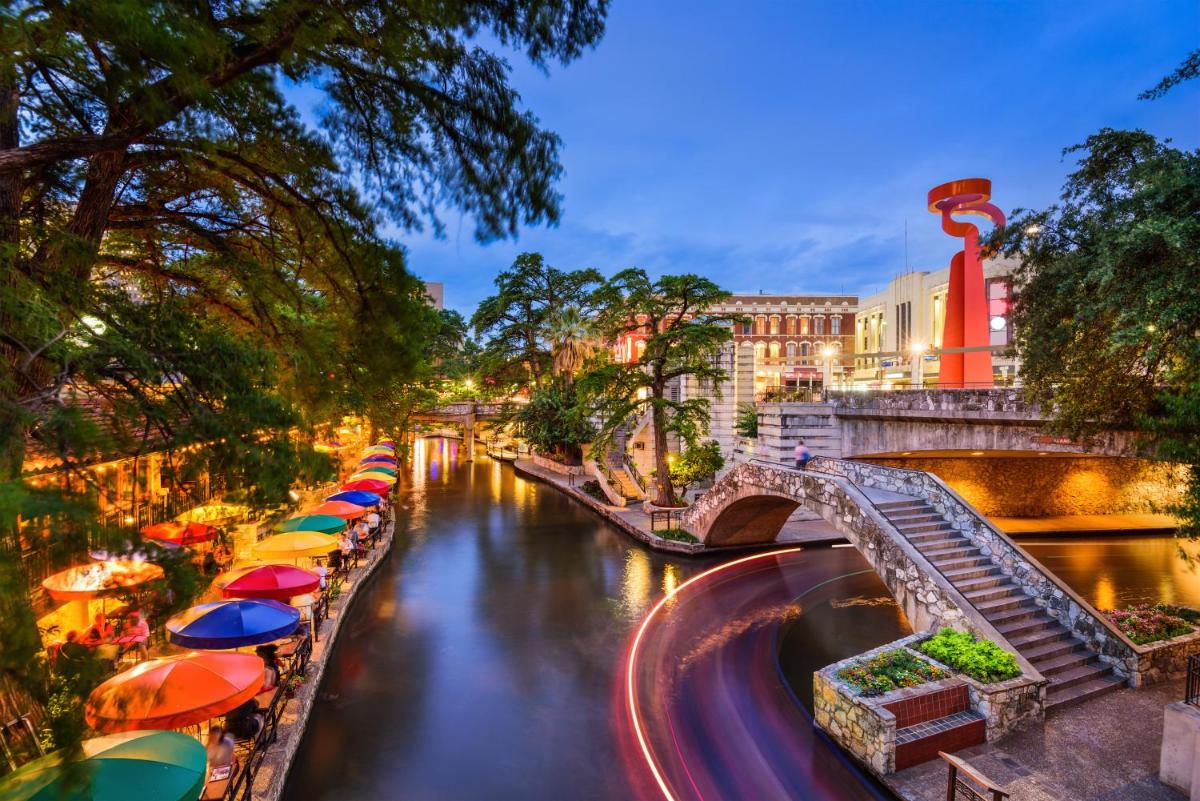 Holiday Inn Express San Antonio North Riverwalk Area, an IHG Hotel - Housity
