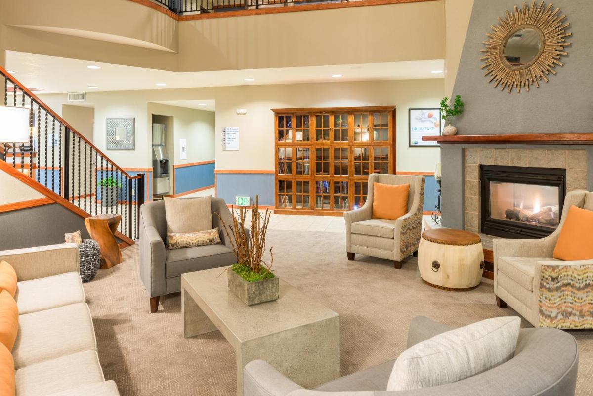 Holiday Inn Express Hotel & Suites Arcata/Eureka-Airport Area, an IHG Hotel - Housity