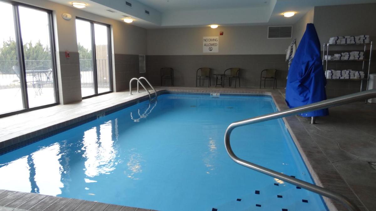 Holiday Inn Express Hotel Kansas City - Bonner Springs by IHG - Housity
