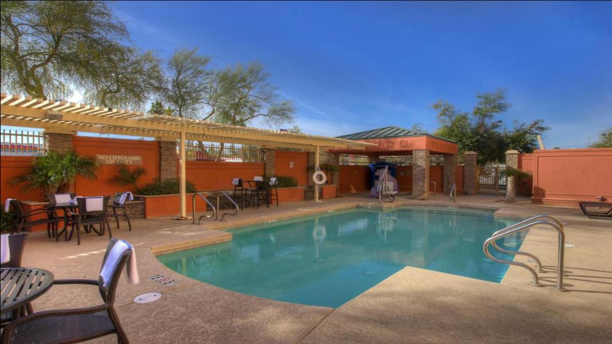Holiday Inn Express & Suites Tempe by IHG - Housity