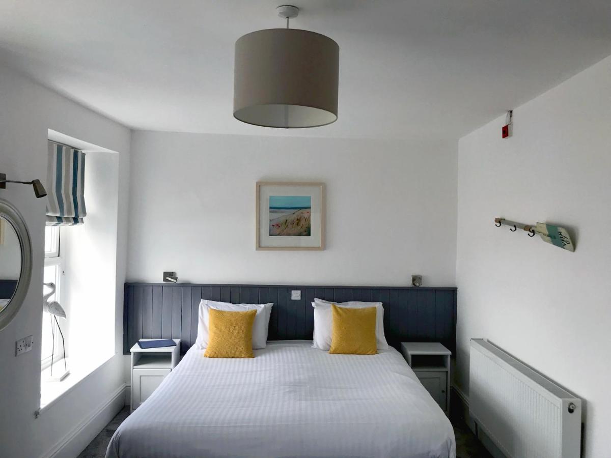 Seabreeze Restaurant With Rooms - Housity