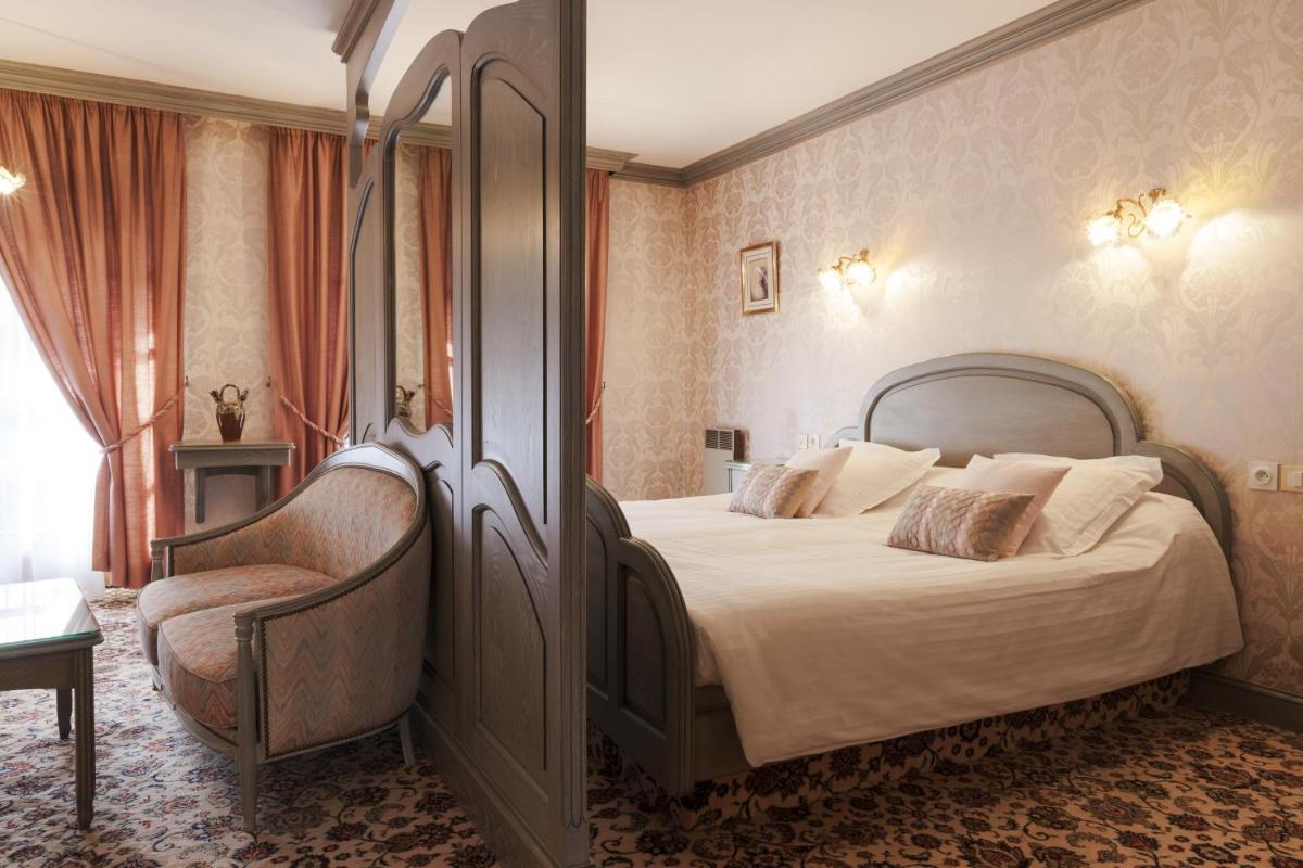 Un ou plusieurs lits dans un hébergement de l'établissement Hotel Munsch Restaurant & Wellness, Colmar Nord - Haut-Koenigsbourg