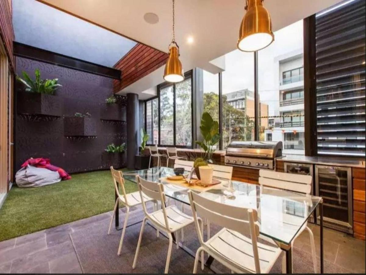 Suitetrails - ReadySet Apartments at Glasshouse