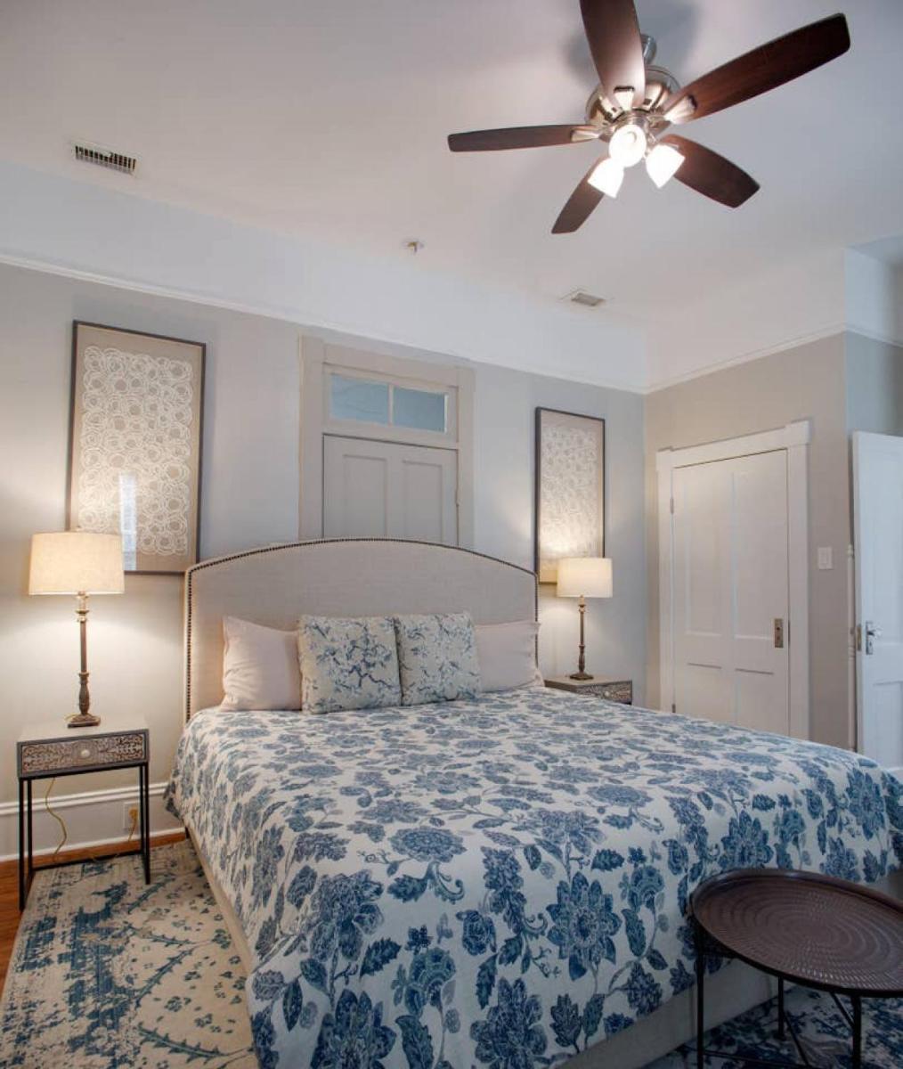 Huge 5 bed, 5 bath in Historic Downtown Savannah - Housity