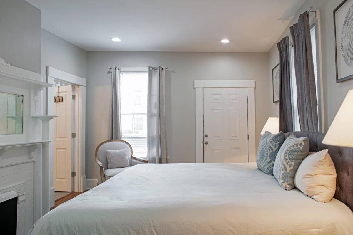Huge 5 bed, 5 bath in Historic Downtown Savannah - Housity
