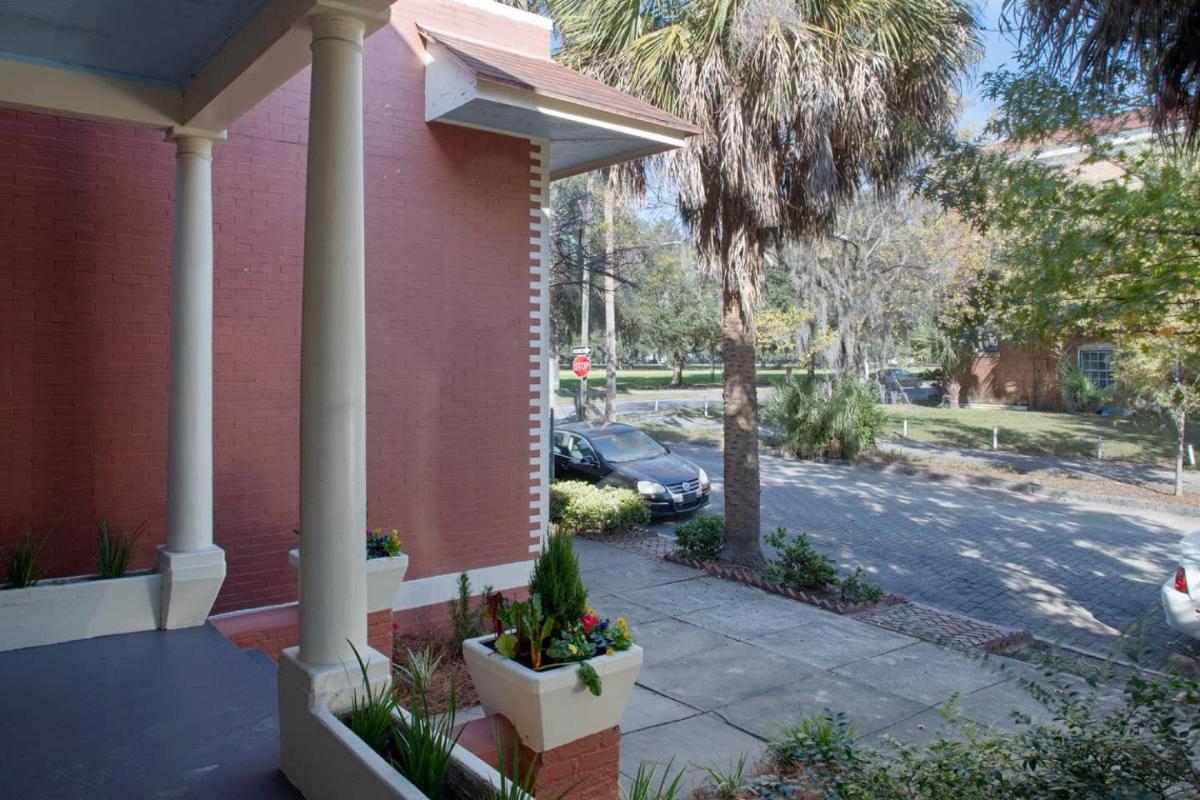 Huge 5 bed, 5 bath in Historic Downtown Savannah - Housity