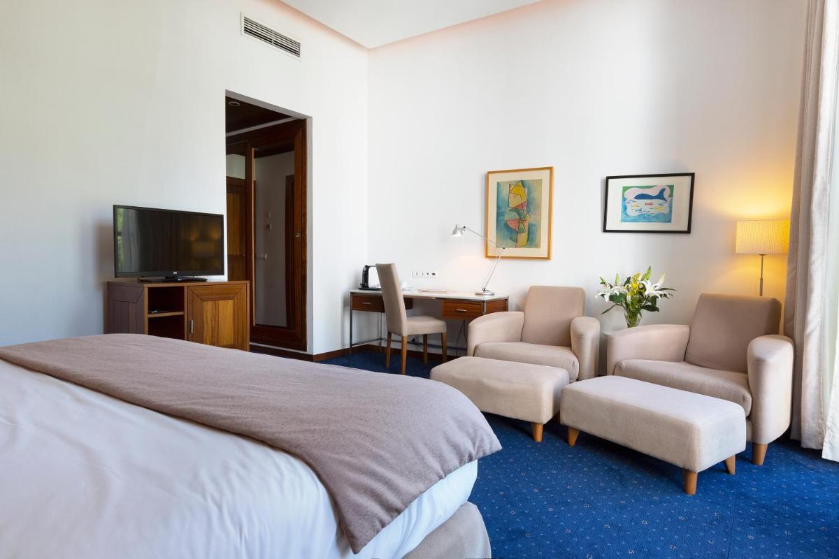 Una televisión o centro de entretenimiento en Gran Hotel Soller