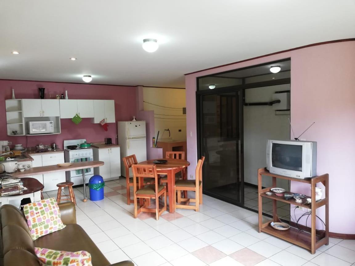 University of Costa Rica-2 bedrooms-Mall - Housity