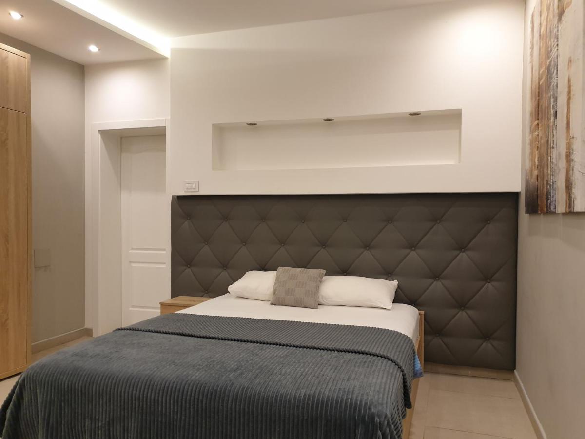 Gold Crown Apartments - Housity