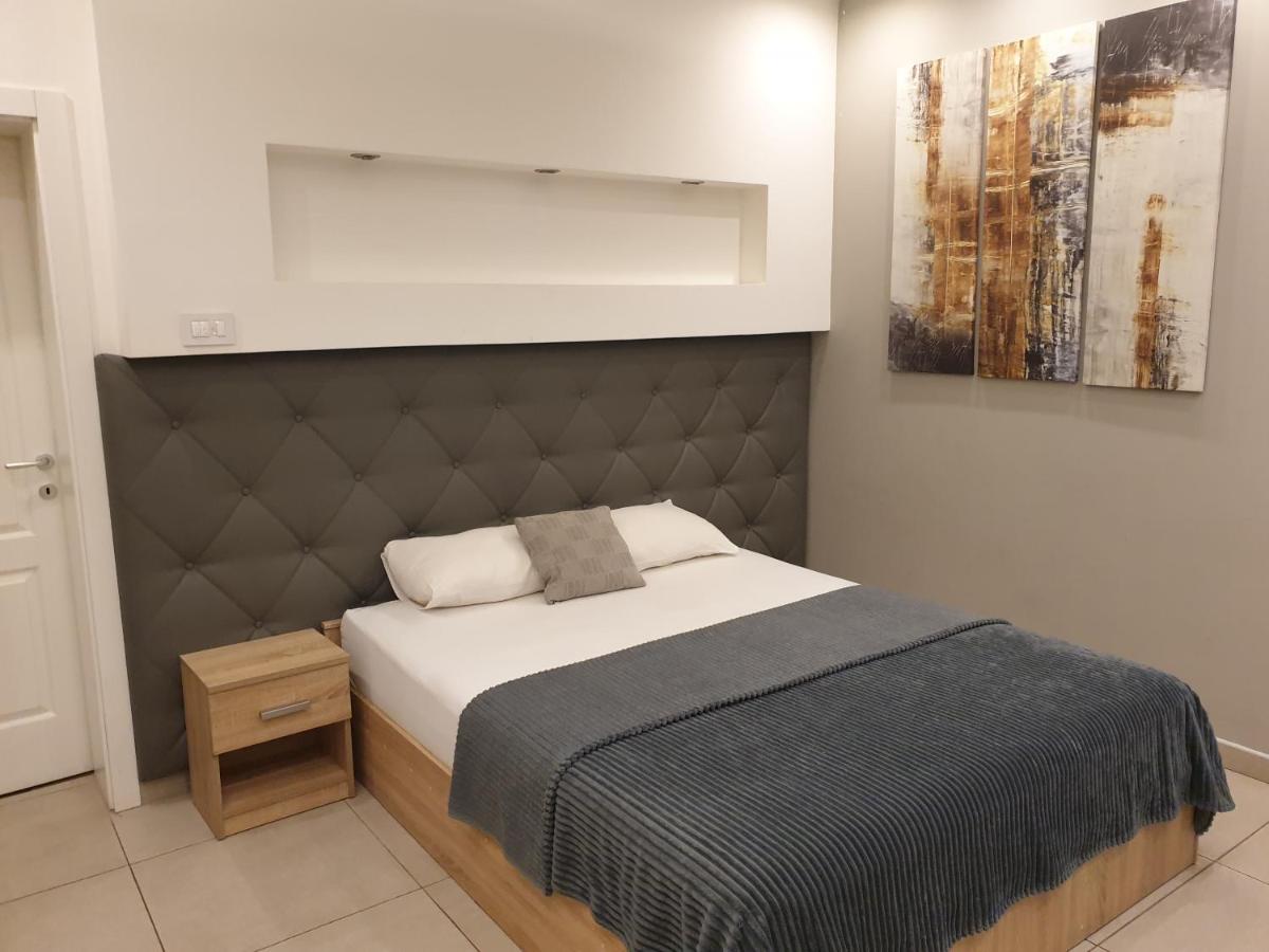 Gold Crown Apartments - Housity