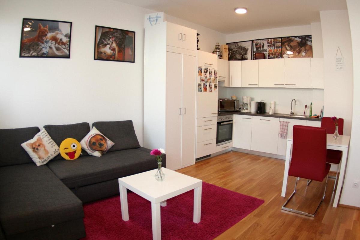 Trendy Danube Apartment - Close to UN - Housity