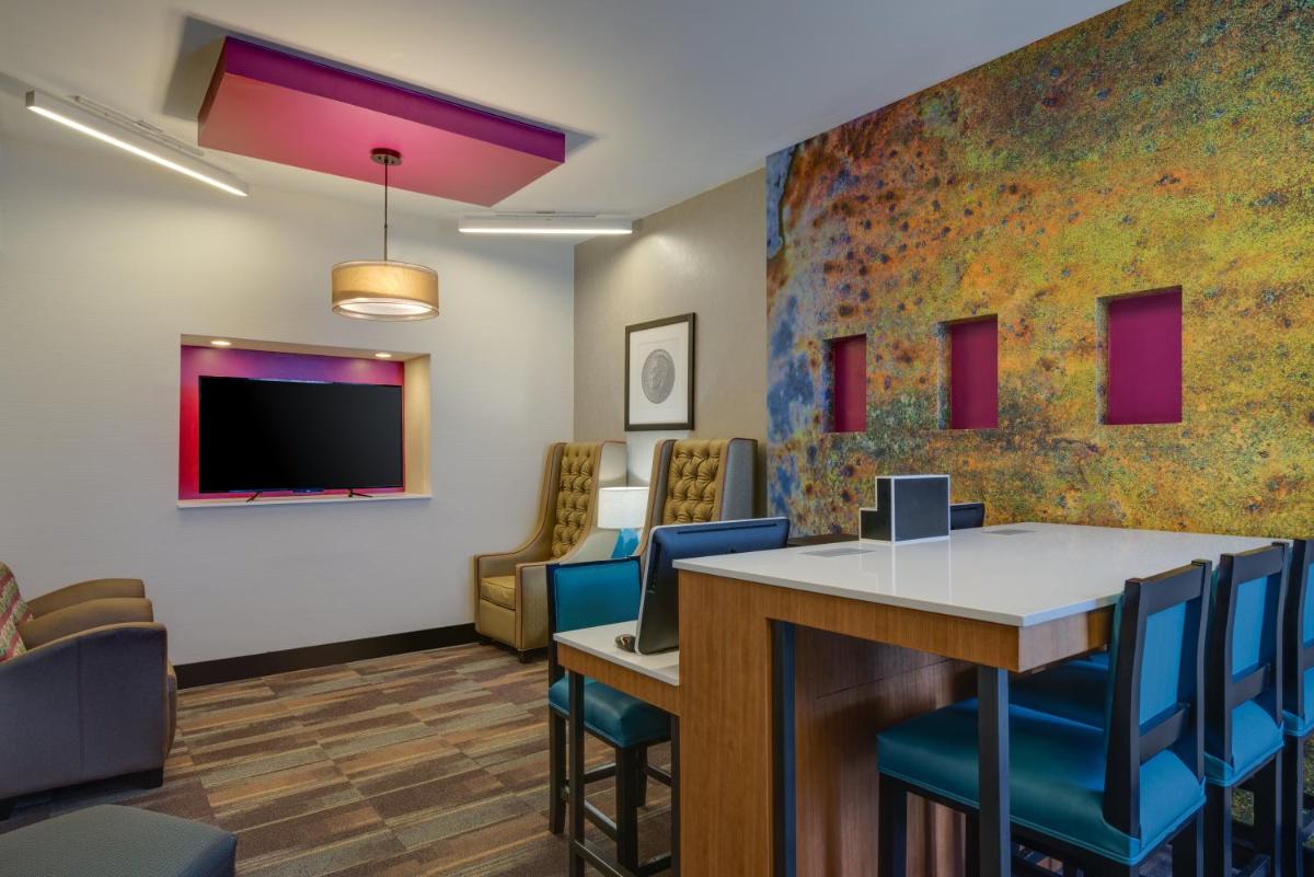 Holiday Inn Express Washington DC East- Andrews AFB by IHG - Housity