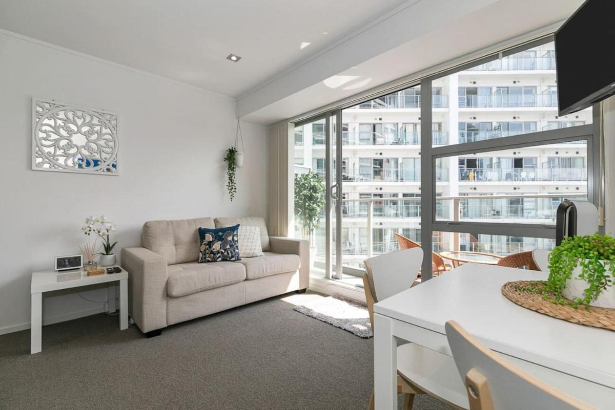 2BR Apartment w/ Balcony, Gym and Parking Access! - Housity