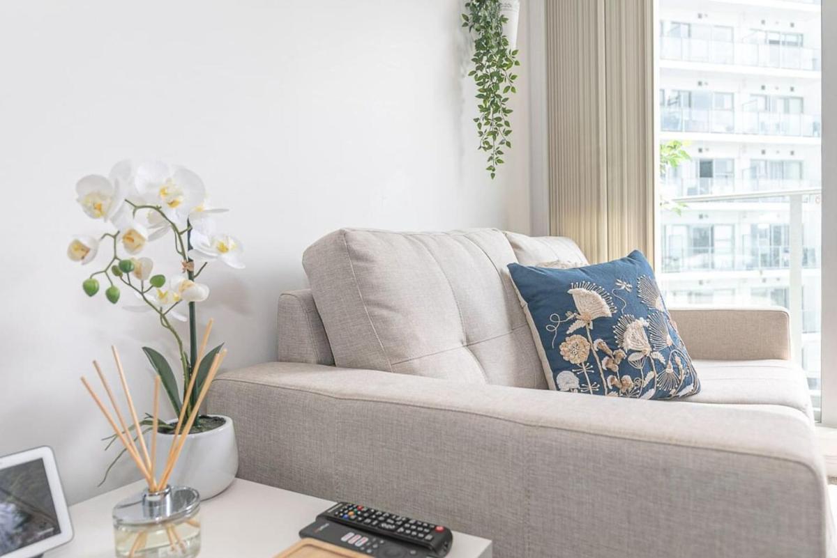 2BR Apartment w/ Balcony, Gym and Parking Access! - Housity