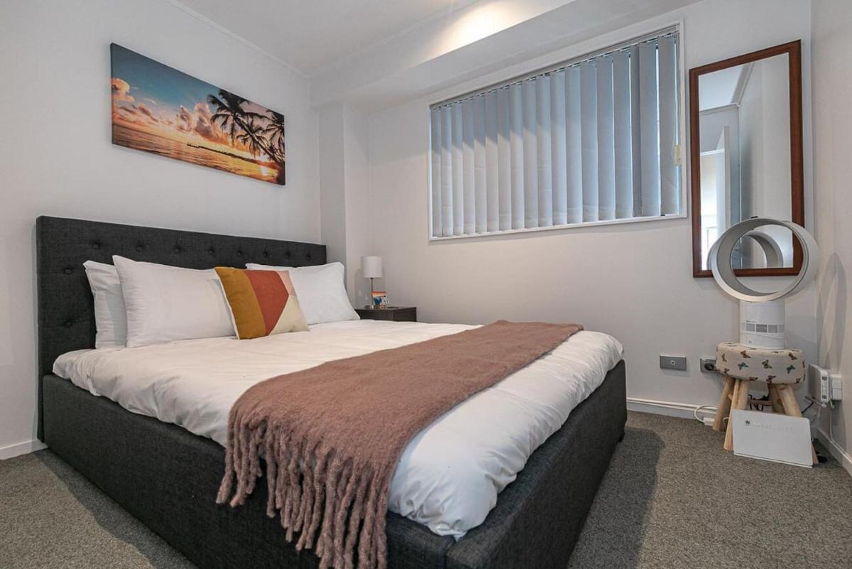 2BR Apartment w/ Balcony, Gym and Parking Access! - Housity