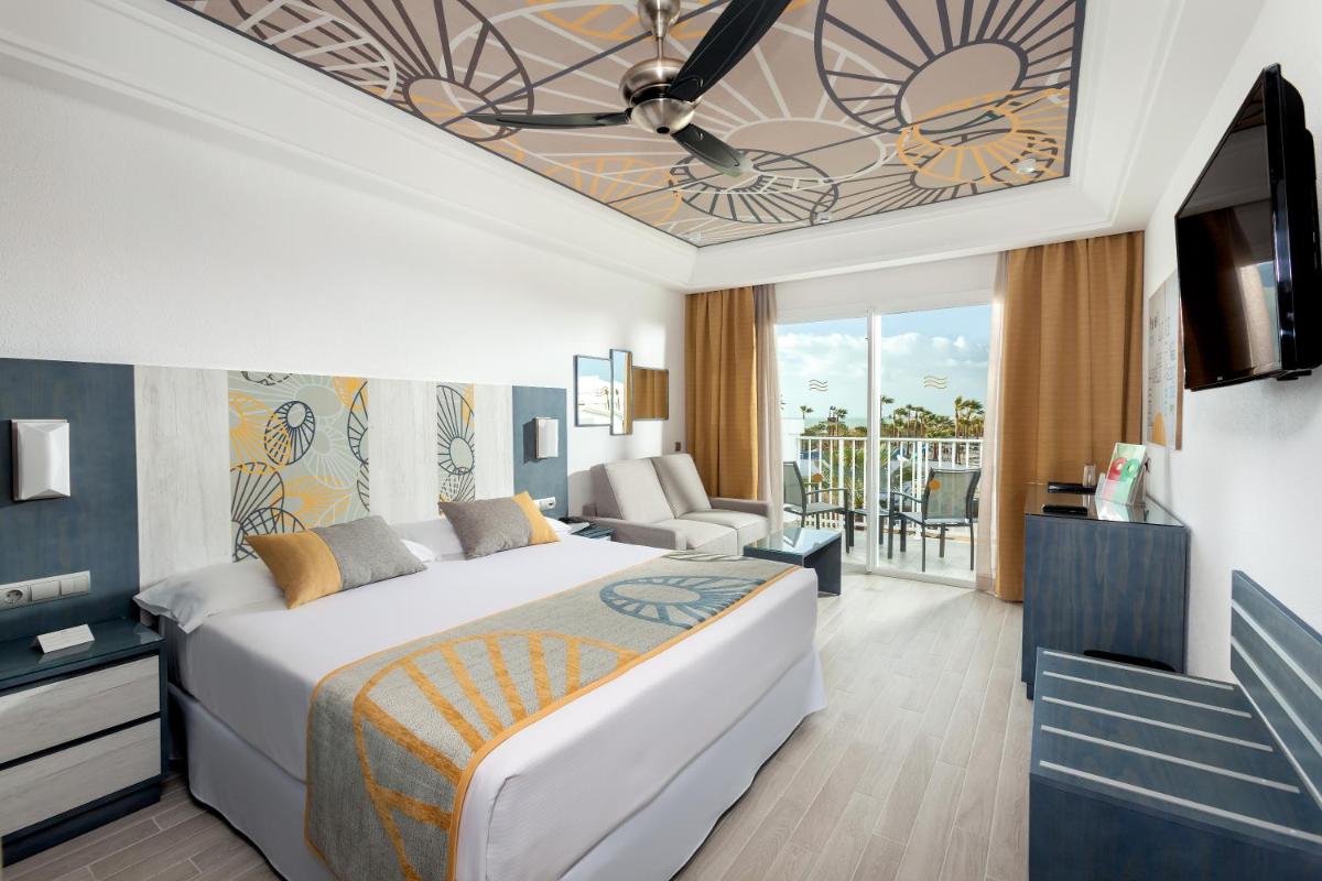Cama o camas de una habitación en Hotel Riu Chiclana - All Inclusive