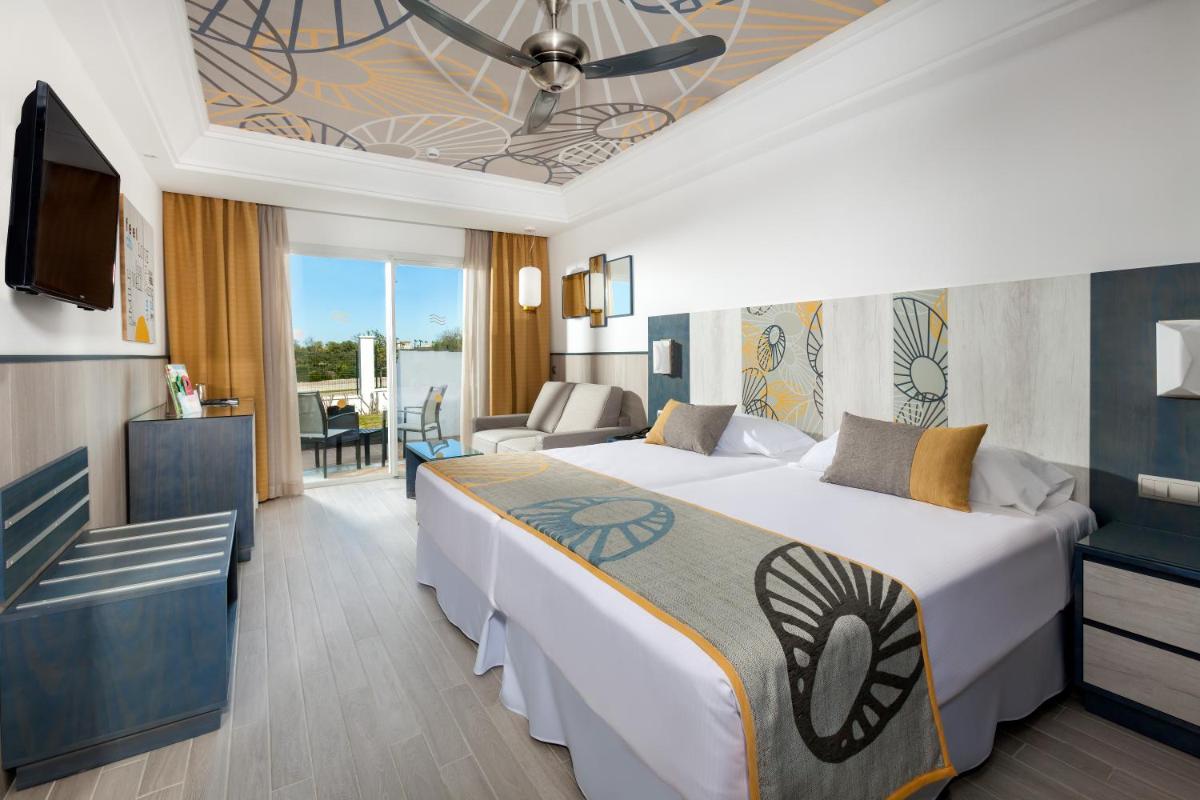 Cama o camas de una habitación en Hotel Riu Chiclana - All Inclusive