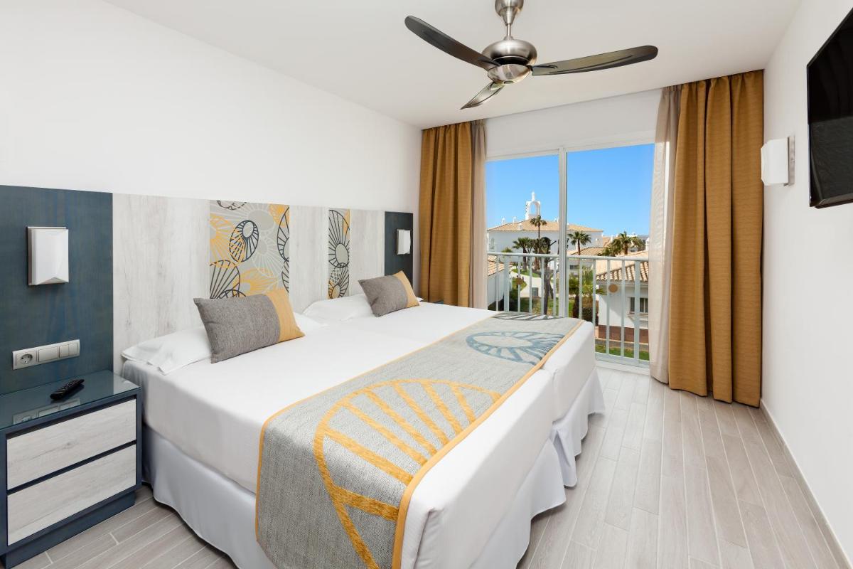 Cama o camas de una habitación en Hotel Riu Chiclana - All Inclusive