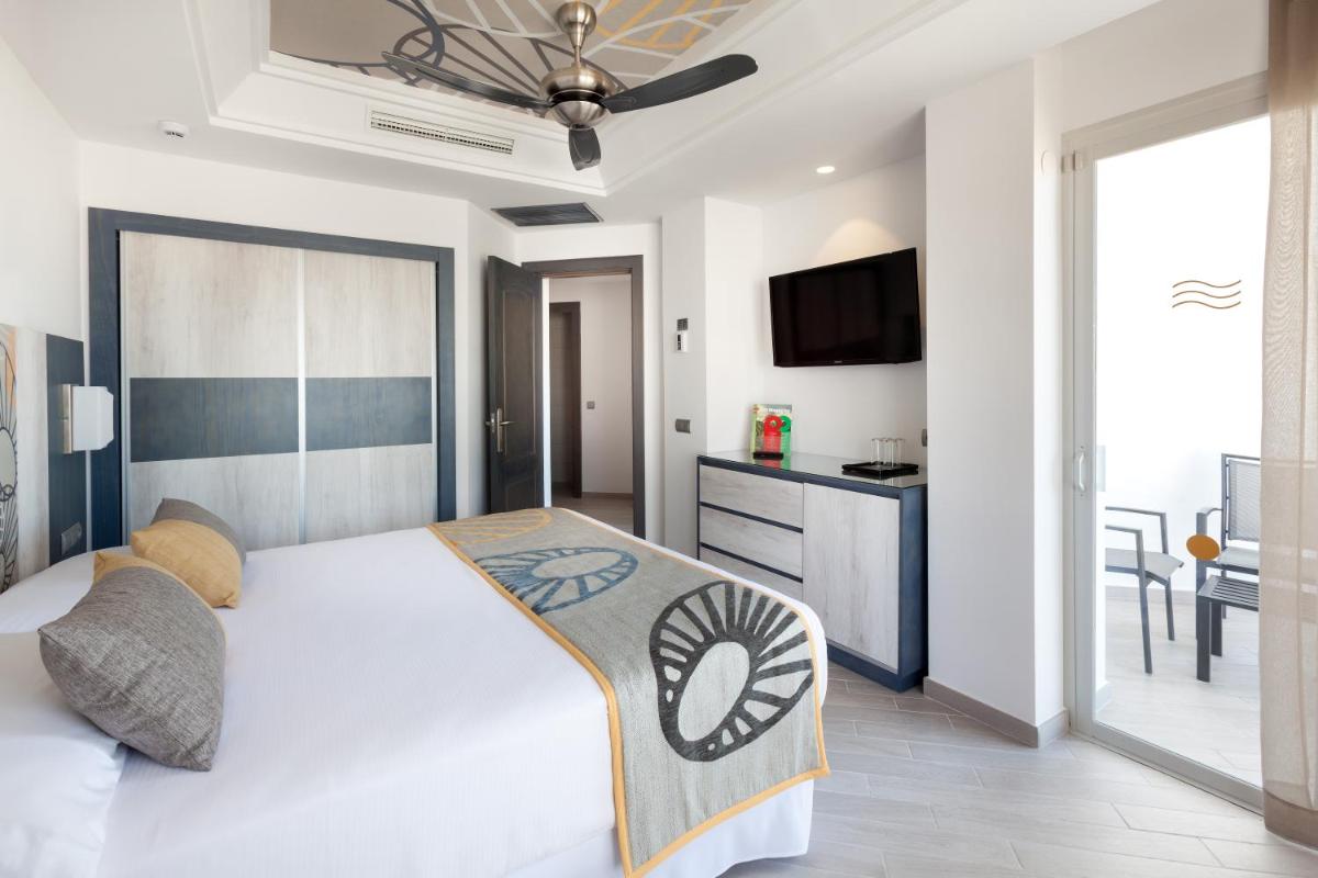 Cama o camas de una habitación en Hotel Riu Chiclana - All Inclusive