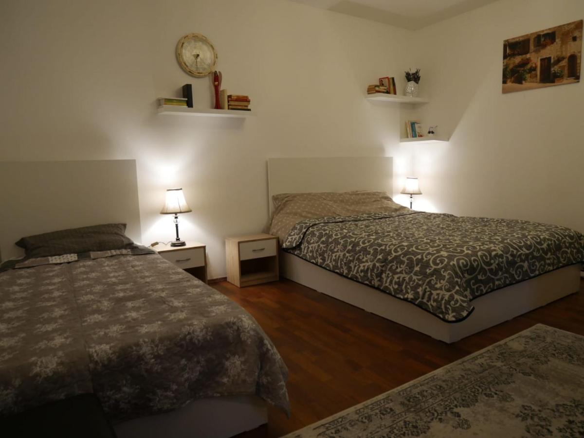 Jolie Place Old Town - Housity