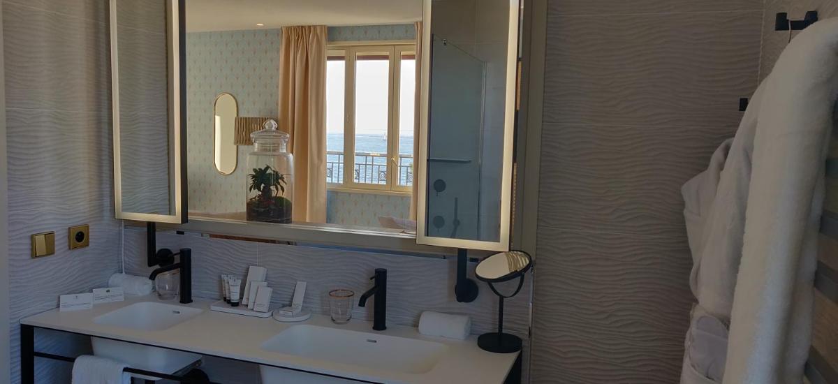 Salle de bains dans l'établissement Splendid Hôtel & Spa