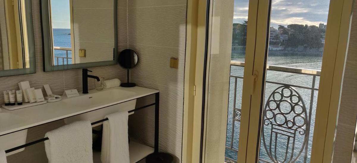 Vue sur la rivière ou le fleuve situé(e) à proximité de l'hôtel