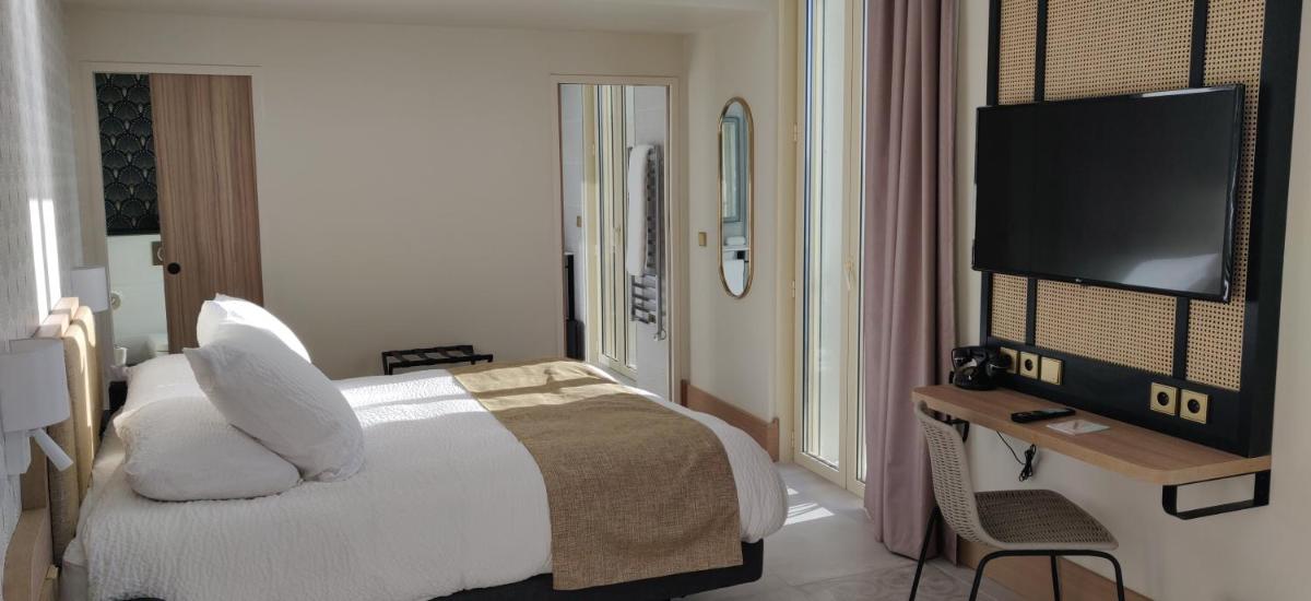 Télévision ou salle de divertissement dans l'établissement Splendid Hôtel & Spa
