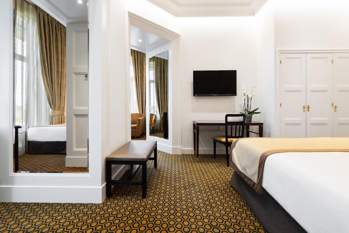 Cama o camas de una habitación en Eurostars Gran Hotel La Toja
