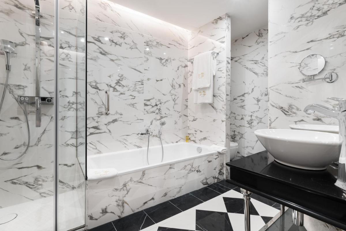 Un baño de Eurostars Gran Hotel La Toja
