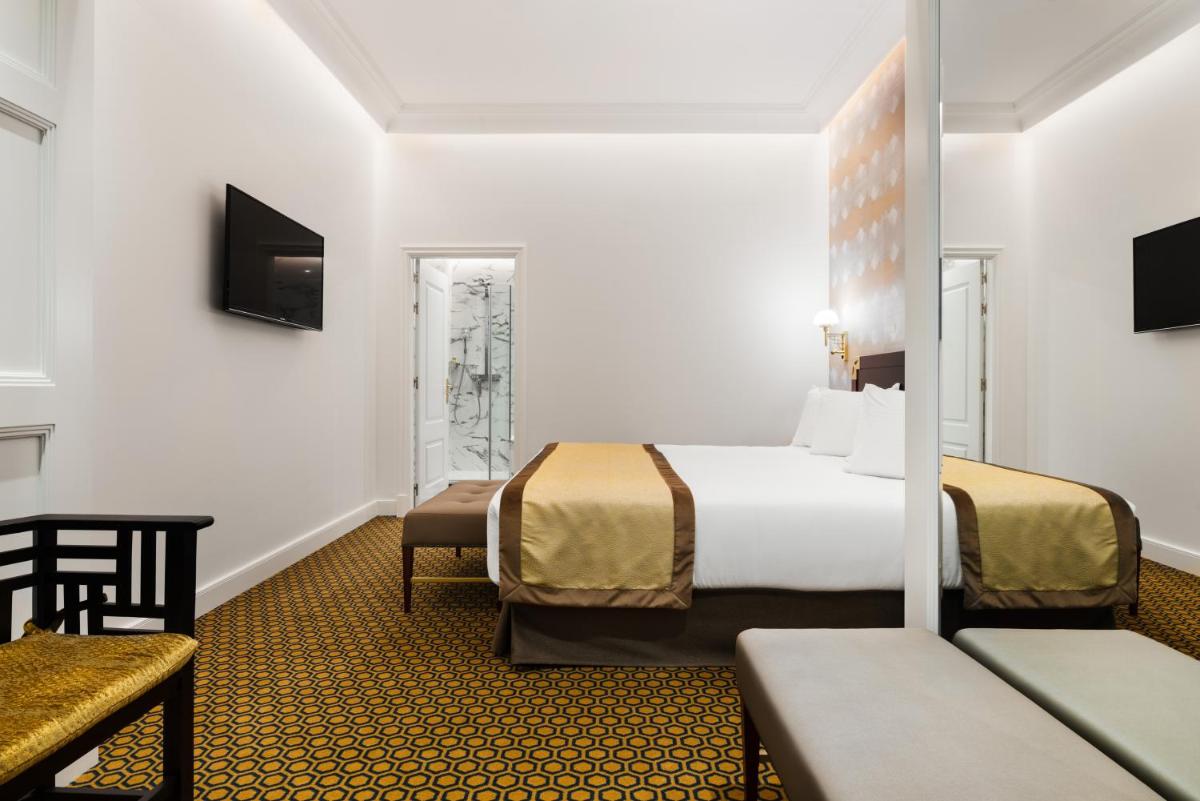 Una televisión o centro de entretenimiento en Eurostars Gran Hotel La Toja