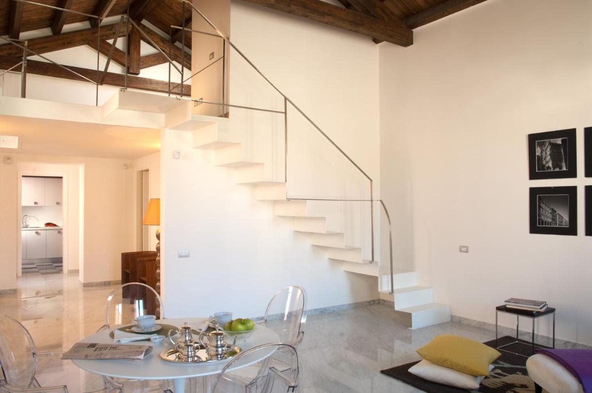 Right House - Characteristic Marina District - Housity