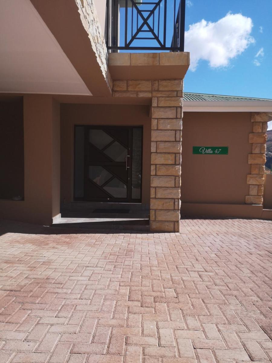 8 Sleeper Villa and 4 Sleeper Flatlet - Housity