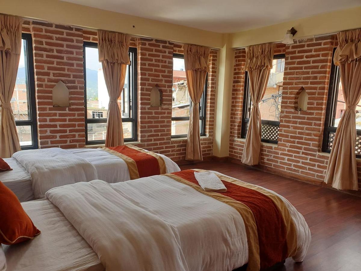 HOTEL LAYAKU DURBAR - Hizvo