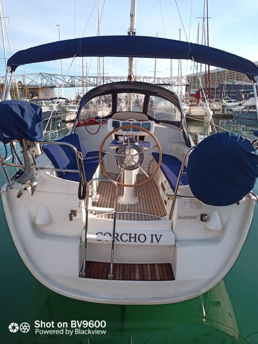 Boat House Barcelona - Housity