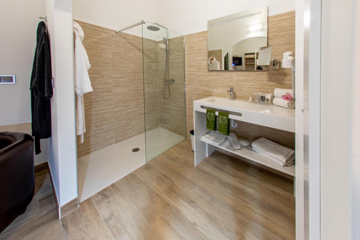 Un baño de Artmonia