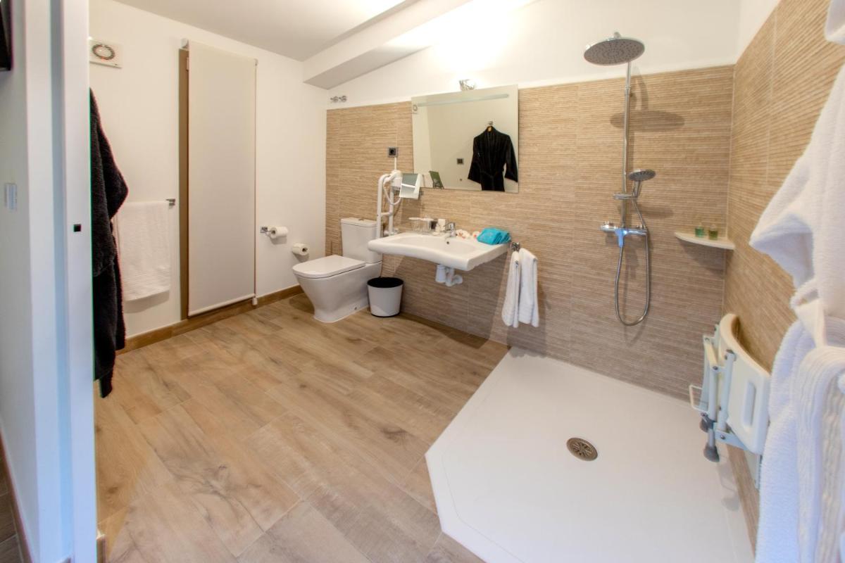 Un baño de Artmonia