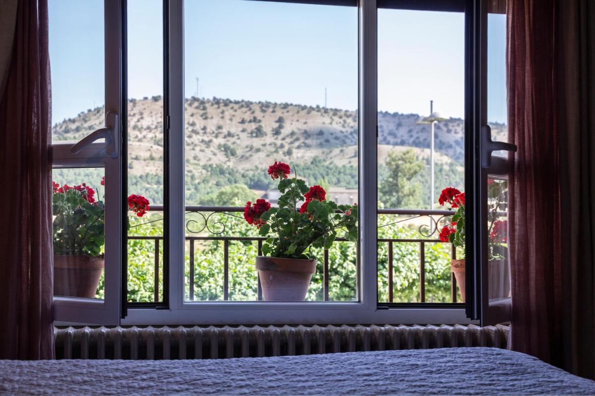 Hostal Fuentefria - Housity