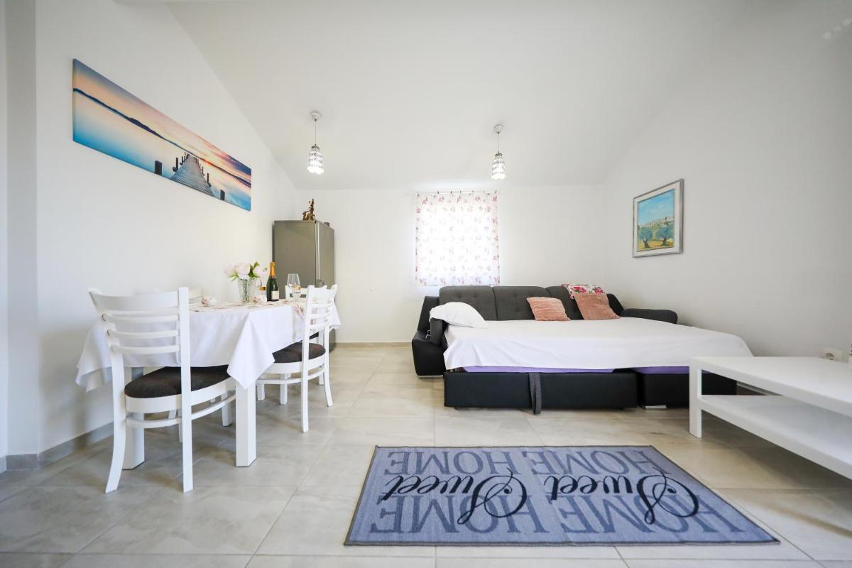 Holiday Home Ana - Housity