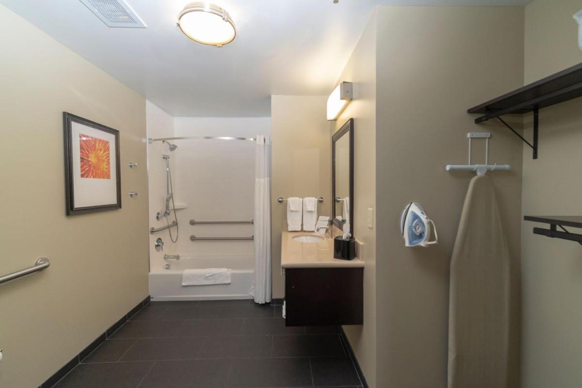 Staybridge Suites Marquette by IHG - Housity