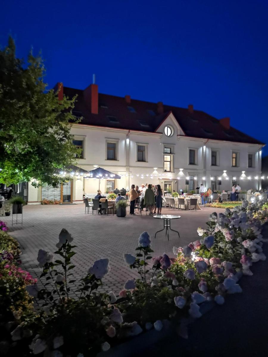 Central Hotel Radviliškis - Housity