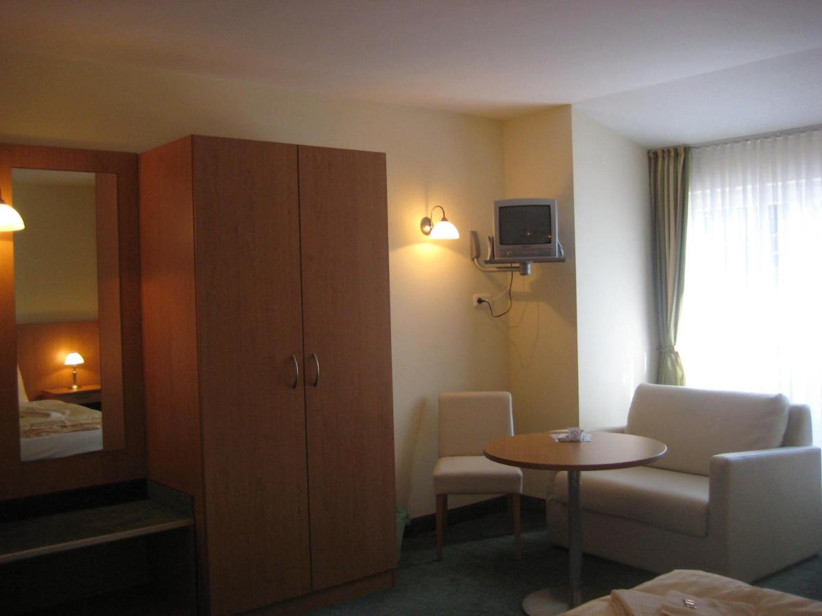 Strandhotel Mirow - Housity