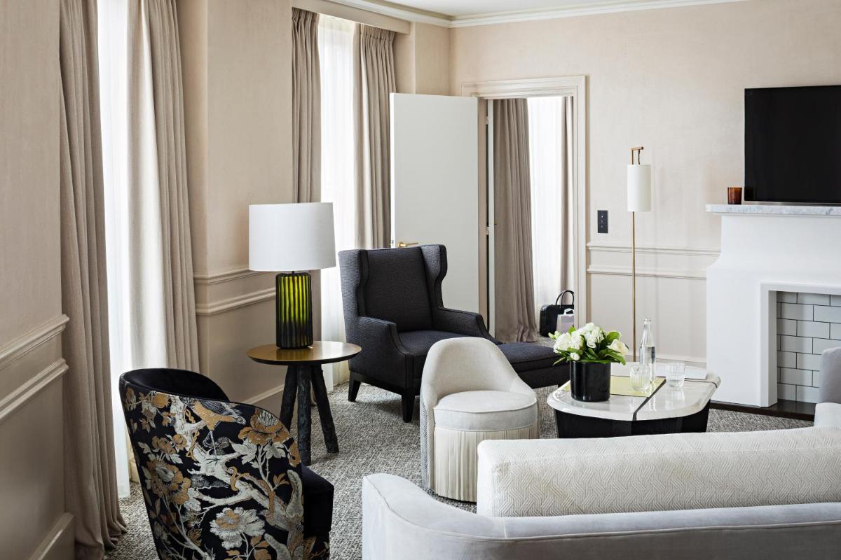 Télévision ou salle de divertissement dans l'établissement Sofitel Le Scribe Paris Opera