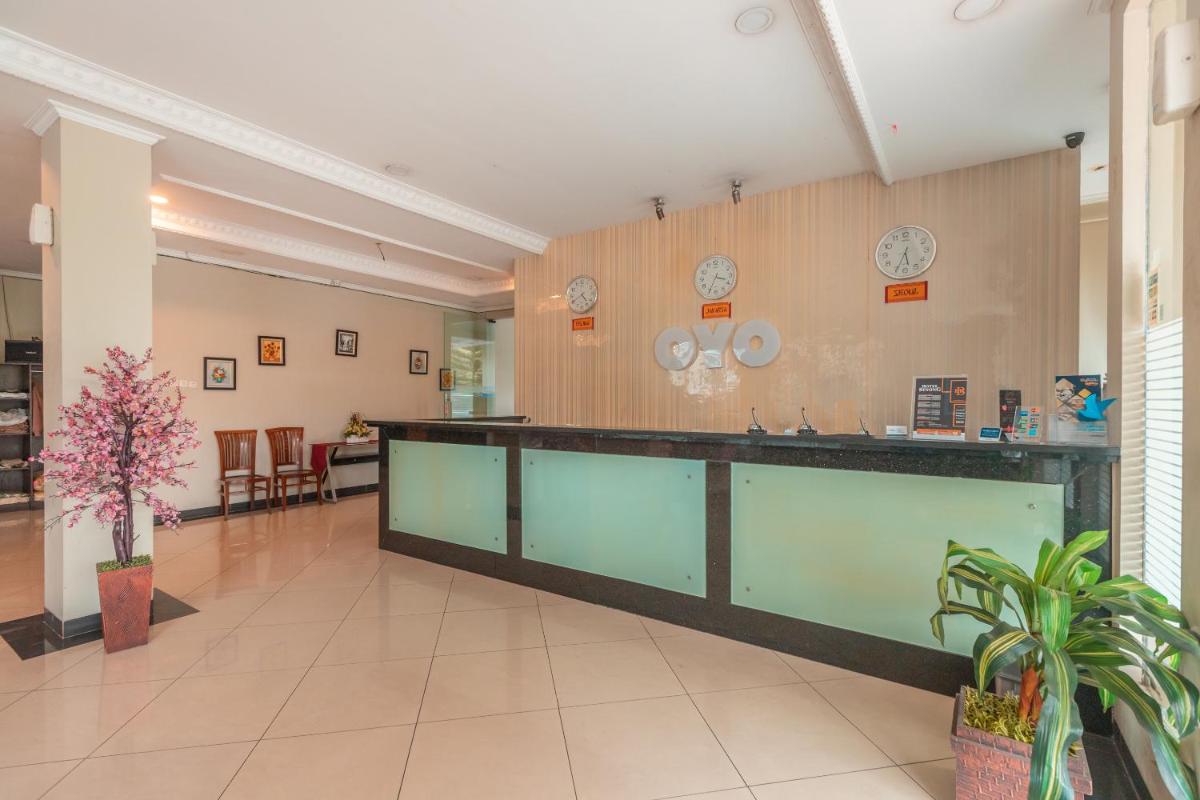 Vaccinated Staff - OYO Flagship 2131 Hotel Binong - Housity