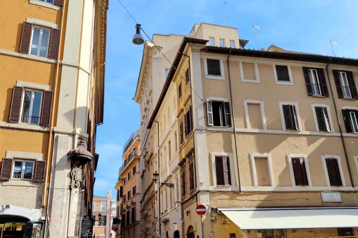 Rent in Rome Trevi Fountain Suite - Housity
