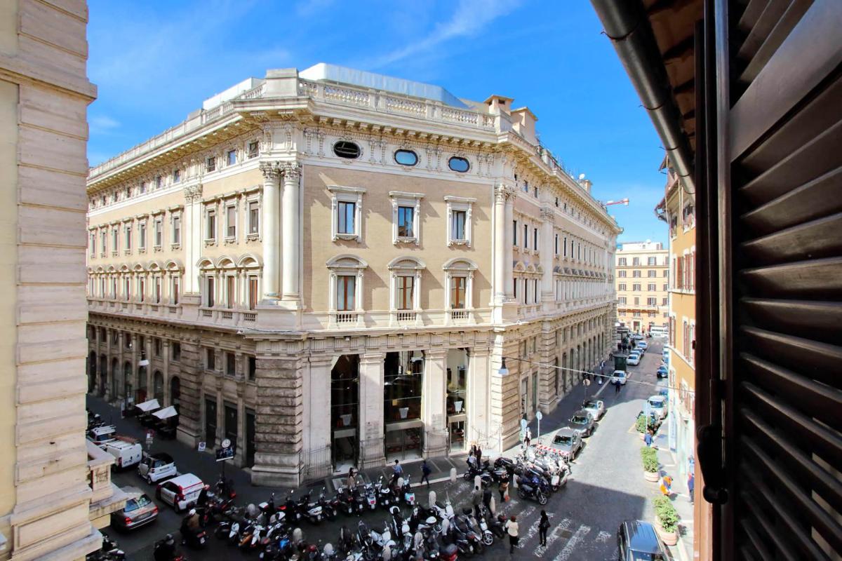 Rent in Rome Trevi Fountain Suite - Housity