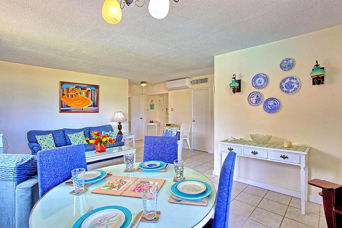 Suitetrails - Ocho Rios, Spacious Apartment, 2 Mins to Beach, 3 Beds, 2 Bdrms, (TBT14C)