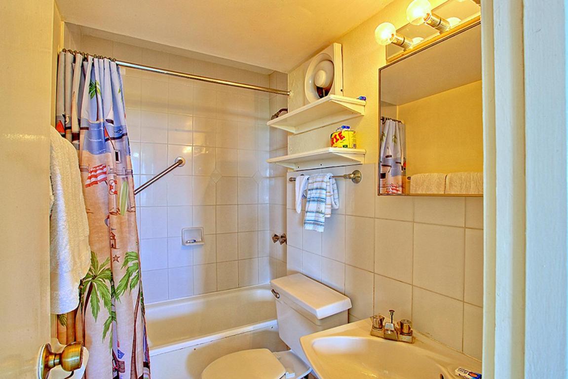 Suitetrails - Ocho Rios, Spacious Apartment, 2 Mins to Beach, 3 Beds, 2 Bdrms, (TBT14C)